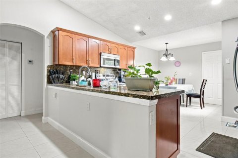 House in Miramar, Florida 3 bedrooms, 152.55 sq.m. № 2235832 - photo 15