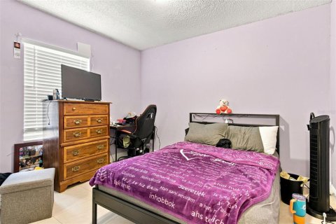 House in Miramar, Florida 3 bedrooms, 152.55 sq.m. № 2235832 - photo 23