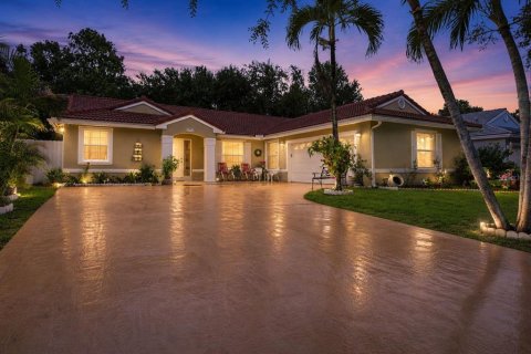 House in Miramar, Florida 3 bedrooms, 152.55 sq.m. № 2235832