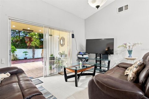 House in Miramar, Florida 3 bedrooms, 152.55 sq.m. № 2235832 - photo 13