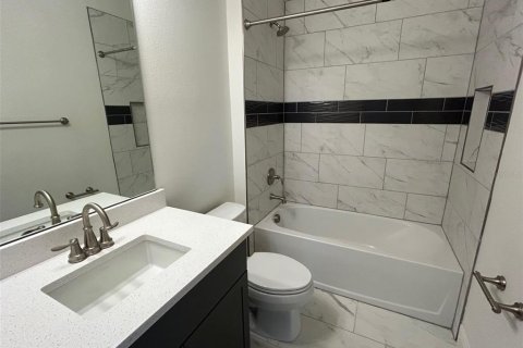 Casa en venta en Orlando, Florida, 5 dormitorios, 310.2 m2 № 1915852 - foto 15