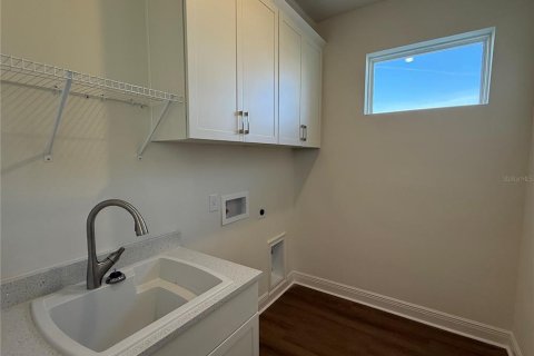 Casa en venta en Orlando, Florida, 5 dormitorios, 310.2 m2 № 1915852 - foto 7