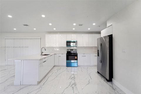 Снять в аренду виллу или дом в Плантация, Флорида 3 спальни, 182.37м2, № 1954782 - фото 7