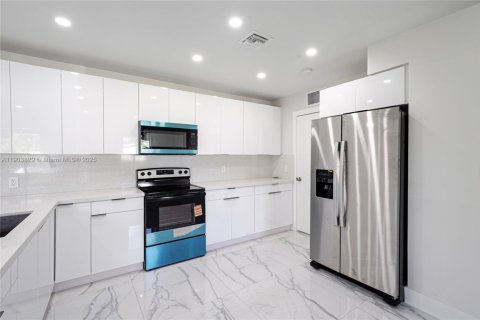 Снять в аренду виллу или дом в Плантация, Флорида 3 спальни, 182.37м2, № 1954782 - фото 8