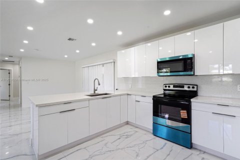 Снять в аренду виллу или дом в Плантация, Флорида 3 спальни, 182.37м2, № 1954782 - фото 11