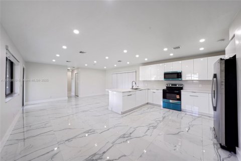 Снять в аренду виллу или дом в Плантация, Флорида 3 спальни, 182.37м2, № 1954782 - фото 6