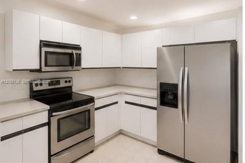Снять в аренду виллу или дом в Хайалиа, Флорида 3 спальни, 126.81м2, № 2077966 - фото 9