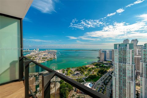 Estudio en el Condominio en Miami, Florida  № 2152665
