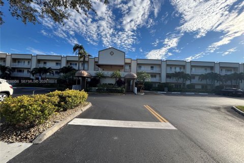 Copropriété à vendre à Tamarac, Floride: 2 chambres, 106.09 m2 № 1996833 - photo 22