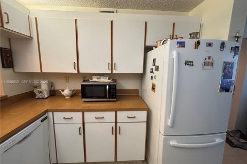 Copropriété à vendre à Tamarac, Floride: 2 chambres, 106.09 m2 № 1996833 - photo 17