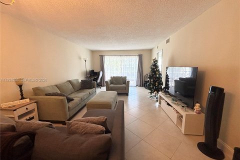 Copropriété à vendre à Tamarac, Floride: 2 chambres, 106.09 m2 № 1996833 - photo 4