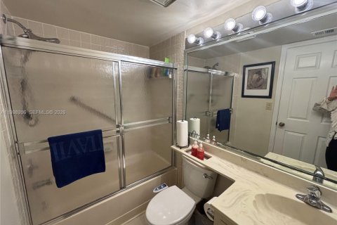 Купить кондоминиум в Тамарак, Флорида 2 спальни, 106.09м2, № 1996833 - фото 24