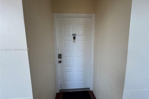 Copropriété à vendre à Tamarac, Floride: 2 chambres, 106.09 m2 № 1996833 - photo 2