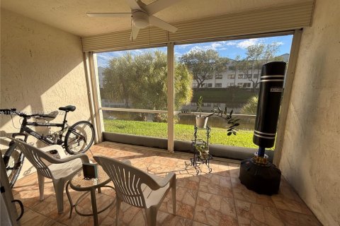 Купить кондоминиум в Тамарак, Флорида 2 спальни, 106.09м2, № 1996833 - фото 26