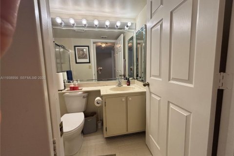 Купить кондоминиум в Тамарак, Флорида 2 спальни, 106.09м2, № 1996833 - фото 25