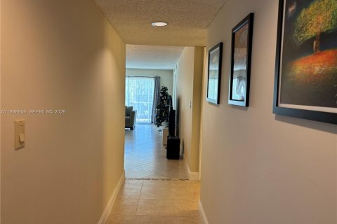 Copropriété à vendre à Tamarac, Floride: 2 chambres, 106.09 m2 № 1996833 - photo 3