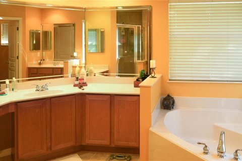 House in Clermont, Florida 4 bedrooms, 284.37 sq.m. № 1551421 - photo 15