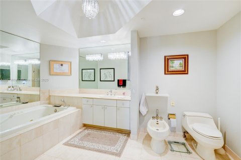 Condominio en venta en Aventura, Florida, 2 dormitorios, 144.93 m2 № 1980278 - foto 15