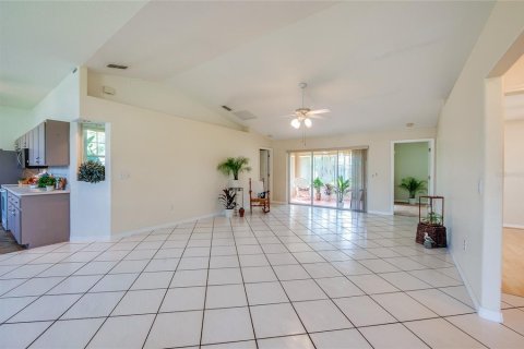House in Palm Coast, Florida 4 bedrooms, 162.11 sq.m. № 1771244 - photo 8
