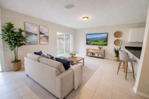 Touwnhouse à vendre à Miramar, Floride: 3 chambres, 148.74 m2 № 2091325 - photo 2