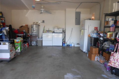 Villa ou maison à vendre à Hollywood, Floride: 3 chambres, 224.82 m2 № 2030447 - photo 16