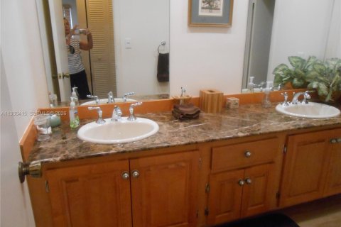 Villa ou maison à vendre à Hollywood, Floride: 3 chambres, 224.82 m2 № 2030447 - photo 15