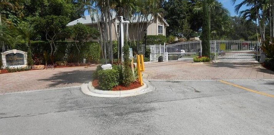 Villa ou maison à Hollywood, Floride 3 chambres, 224.82 m2 № 2030447