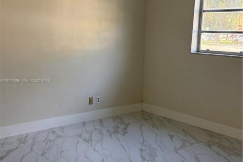 Condo in Miami, Florida, 2 bedrooms  № 1988886 - photo 7