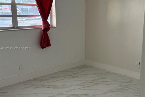 Condo in Miami, Florida, 2 bedrooms  № 1988886 - photo 8