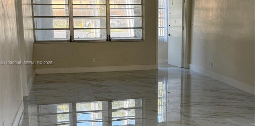 Condo in Miami, Florida, 2 bedrooms  № 1988886