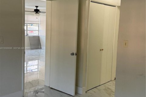 Condo in Miami, Florida, 2 bedrooms  № 1988886 - photo 6