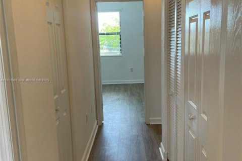 Townhouse in Homestead, Florida 2 bedrooms, 113.71 sq.m. № 1855335 - photo 13