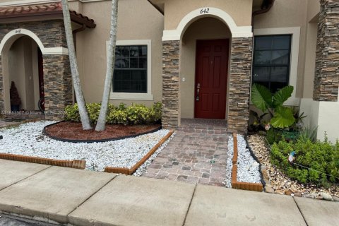 Townhouse in Homestead, Florida 2 bedrooms, 113.71 sq.m. № 1855335 - photo 2