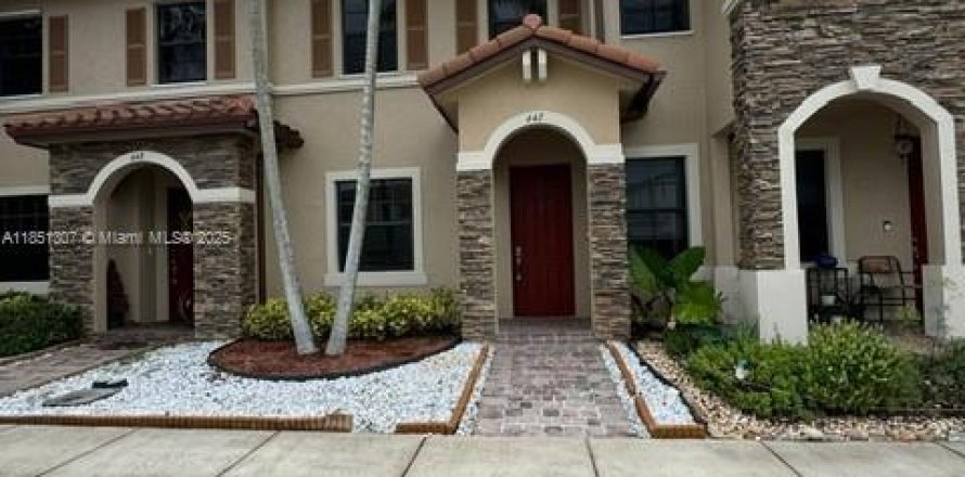Townhouse in Homestead, Florida 2 bedrooms, 113.71 sq.m. № 1855335