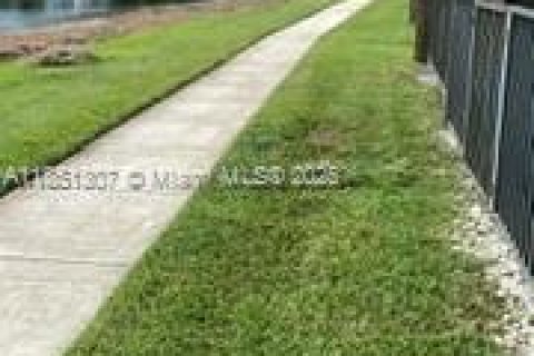 Townhouse in Homestead, Florida 2 bedrooms, 113.71 sq.m. № 1855335 - photo 22