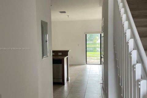 Townhouse in Homestead, Florida 2 bedrooms, 113.71 sq.m. № 1855335 - photo 11