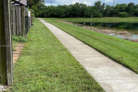 Townhouse in Homestead, Florida 2 bedrooms, 113.71 sq.m. № 1855335 - photo 23
