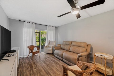 Condo in Dunedin, Florida, 2 bedrooms  № 1853108 - photo 15