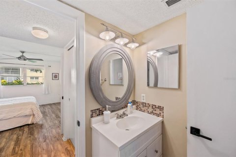 Condo in Dunedin, Florida, 2 bedrooms  № 1853108 - photo 23