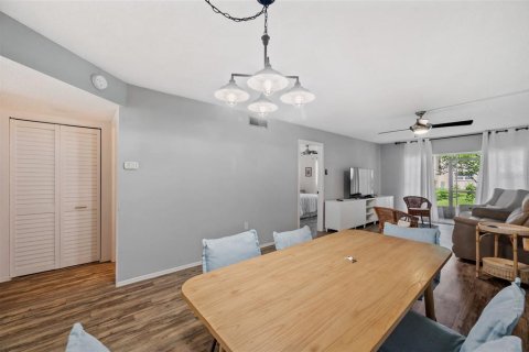 Condo in Dunedin, Florida, 2 bedrooms  № 1853108 - photo 13