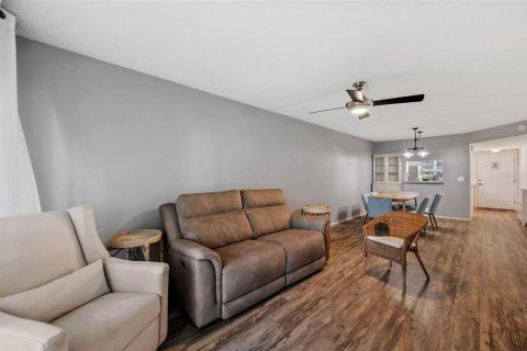 Condo in Dunedin, Florida, 2 bedrooms  № 1853108 - photo 16