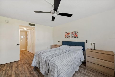 Condo in Dunedin, Florida, 2 bedrooms  № 1853108 - photo 19