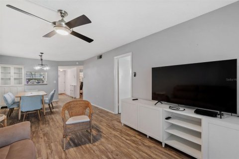 Condo in Dunedin, Florida, 2 bedrooms  № 1853108 - photo 17