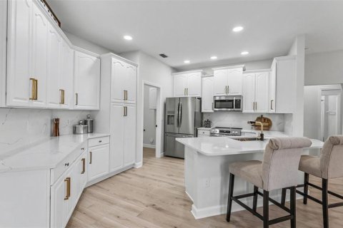 House in Lakeland, Florida 4 bedrooms, 206.99 sq.m. № 2410345 - photo 12