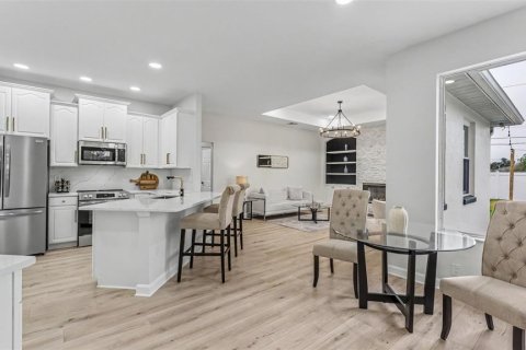 House in Lakeland, Florida 4 bedrooms, 206.99 sq.m. № 2410345 - photo 23