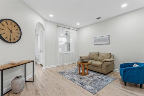 House in Lakeland, Florida 4 bedrooms, 206.99 sq.m. № 2410345 - photo 10