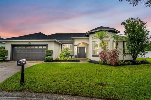 House in Lakeland, Florida 4 bedrooms, 206.99 sq.m. № 2410345