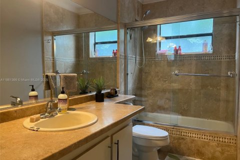 Villa ou maison à vendre à Weston, Floride: 3 chambres, 153.29 m2 № 1897456 - photo 15