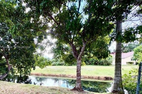 Купить виллу или дом в Уэстон, Флорида 3 спальни, 153.29м2, № 1897456 - фото 22