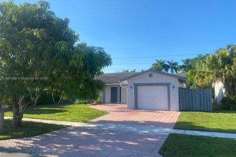 Villa ou maison à vendre à Weston, Floride: 3 chambres, 153.29 m2 № 1897456 - photo 2